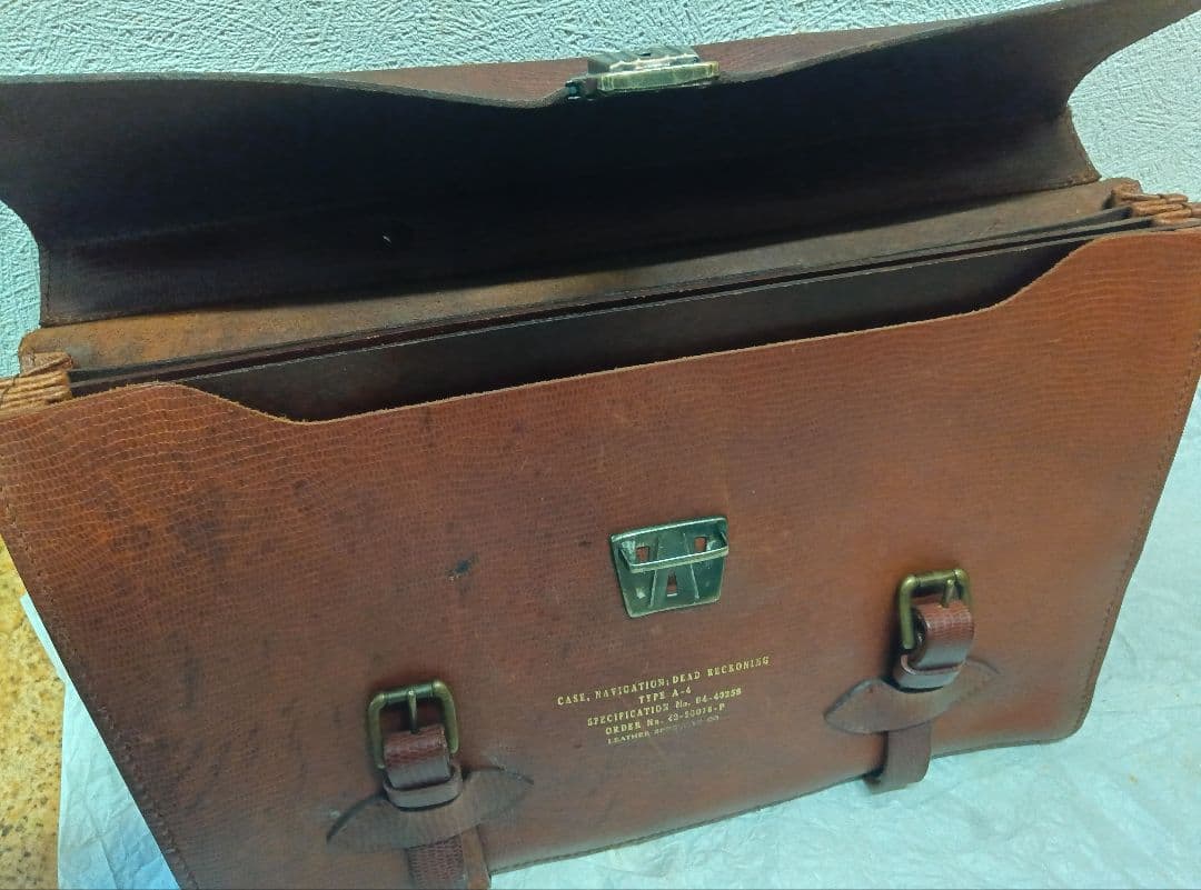 ブラウンレザー USAAF カバン、