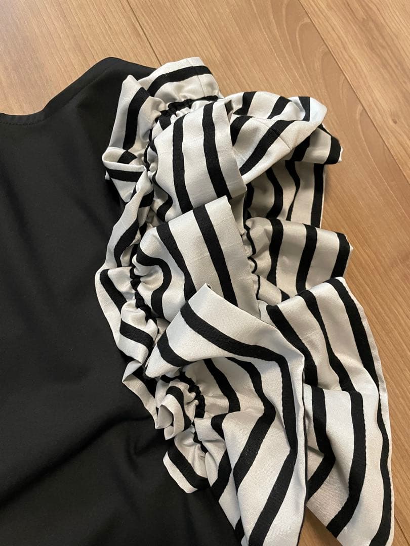 メゾンドドルチェ　フリルラッシュガード