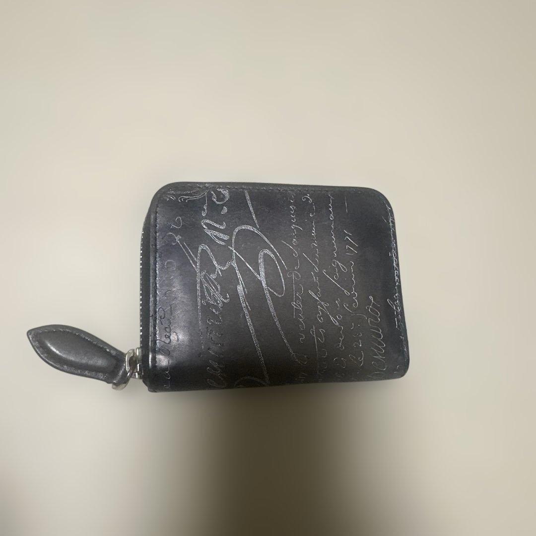 ベルルッティ ブラック文字模様ケース