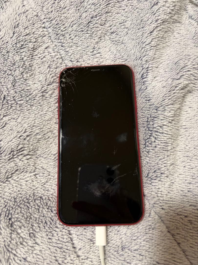 Apple iPhone XR (赤) 画面ひび割れあり