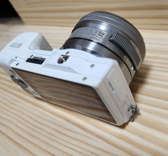 SONY α5000 デジタル一眼レフカメラ バッテリー２個付き