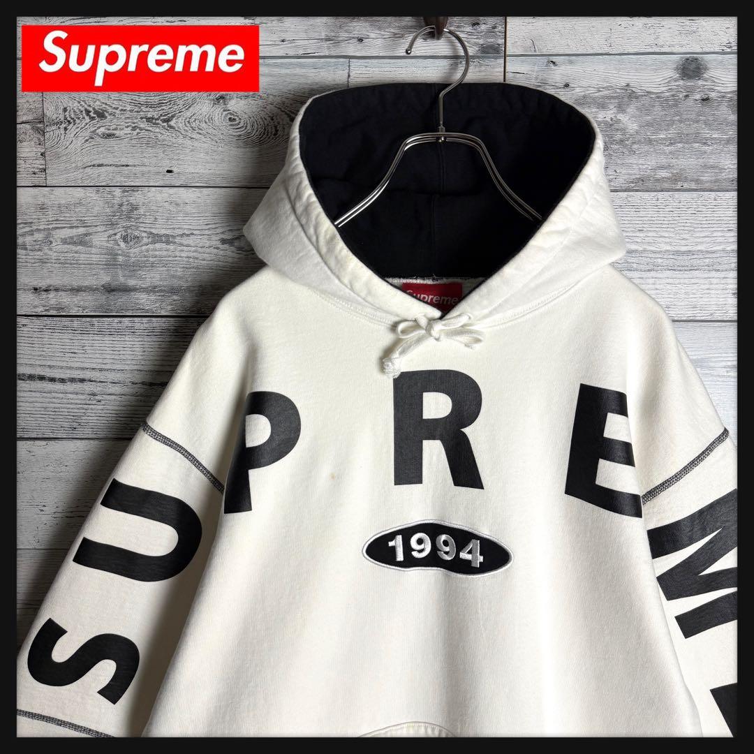 【希少モデル】シュプリーム☆センター刺繍ビッグアーチロゴ パーカー　ホワイト.