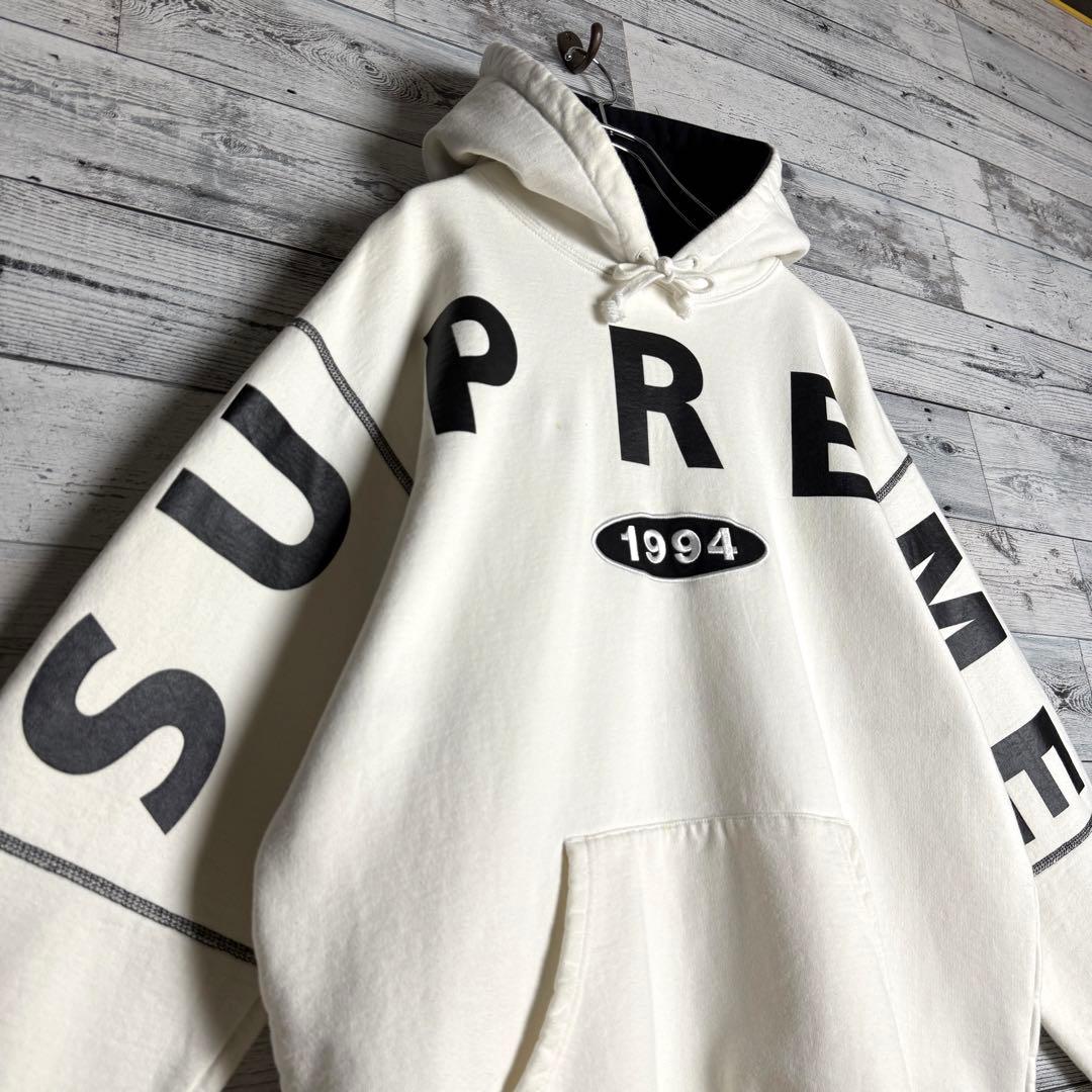 【希少モデル】シュプリーム☆センター刺繍ビッグアーチロゴ パーカー　ホワイト.