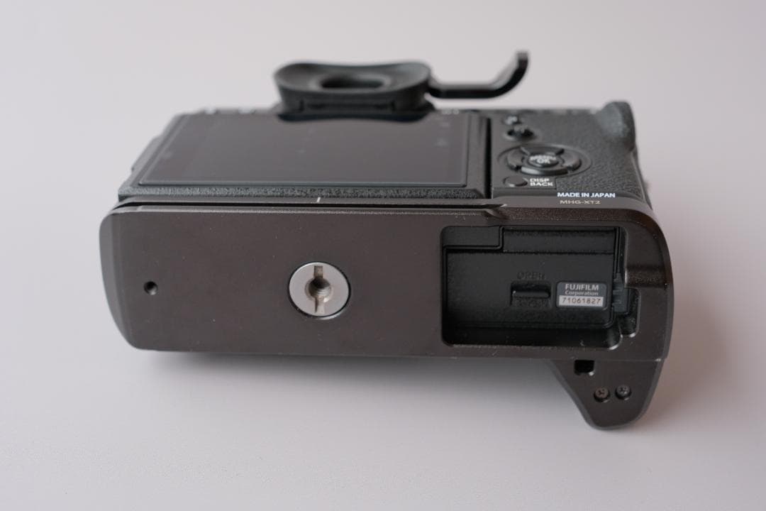 FujiFilm X-T2　純正グリップ、サムグリップ付き