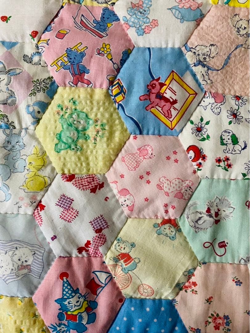 パッチワークキルト　ビンテージのヘキサゴンキルト