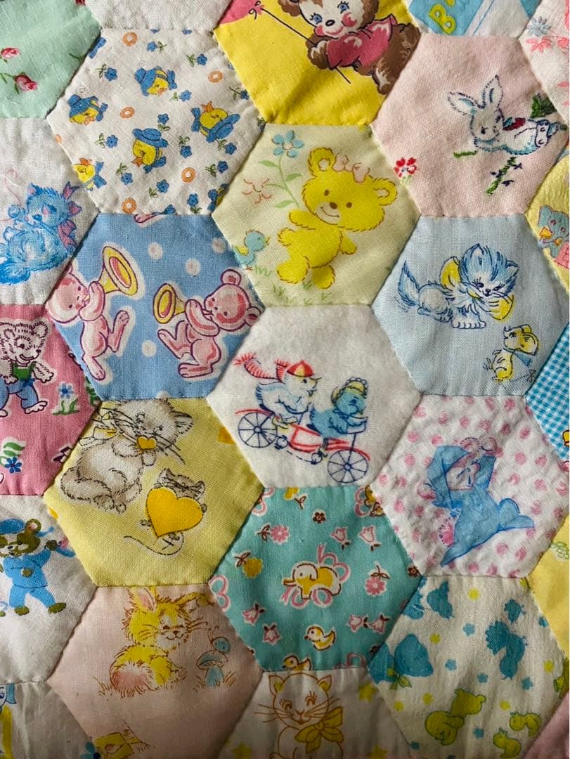 パッチワークキルト　ビンテージのヘキサゴンキルト