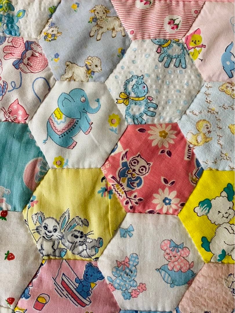 パッチワークキルト　ビンテージのヘキサゴンキルト