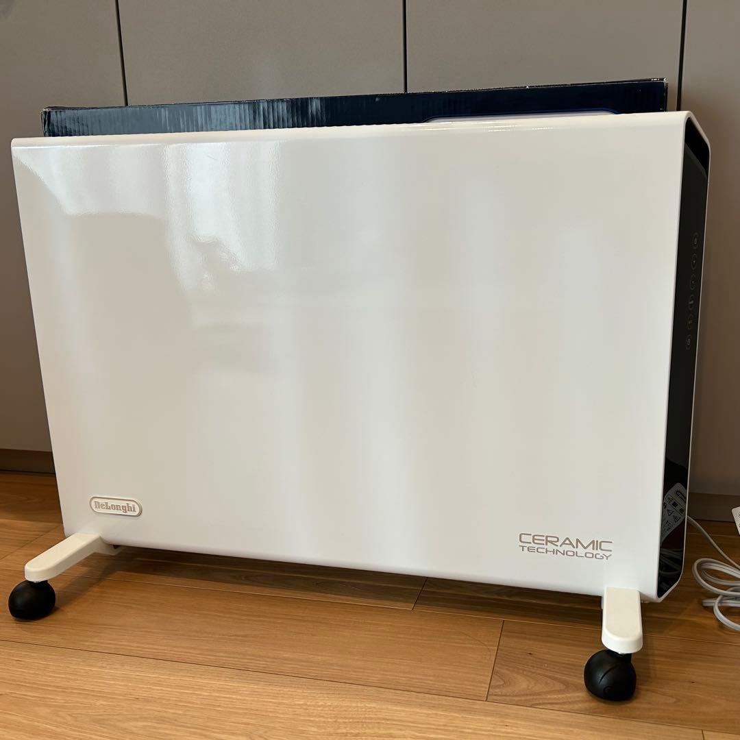 DeLonghi デロンギ　セラミックファンヒーター ホワイト