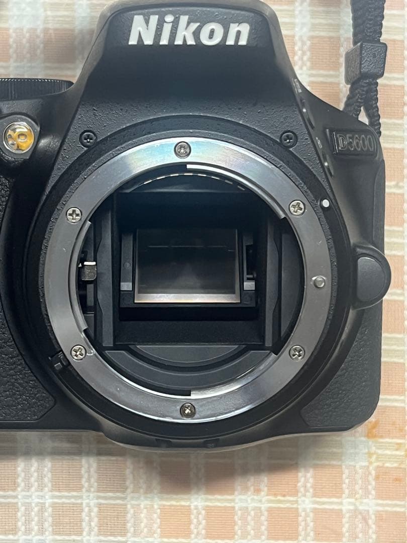 Nikon D5600 デジタル一眼レフカメラ 18-55mmレンズ付き