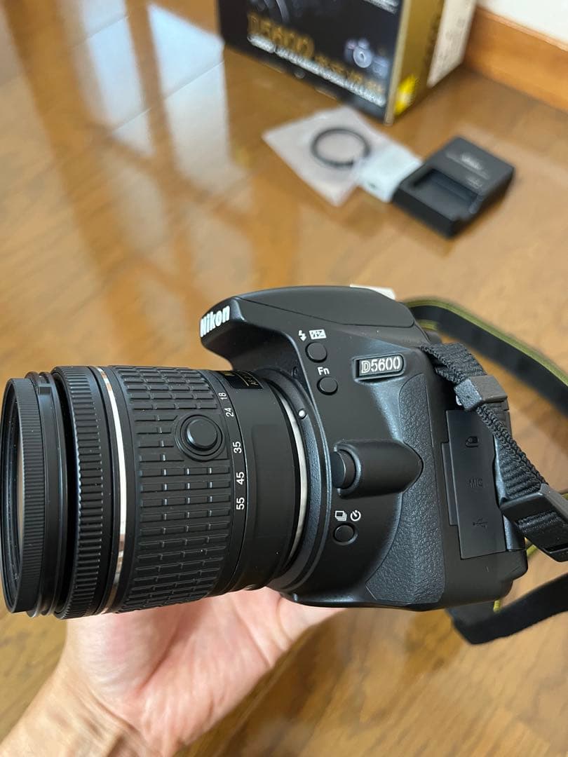 Nikon D5600 デジタル一眼レフカメラ 18-55mmレンズ付き