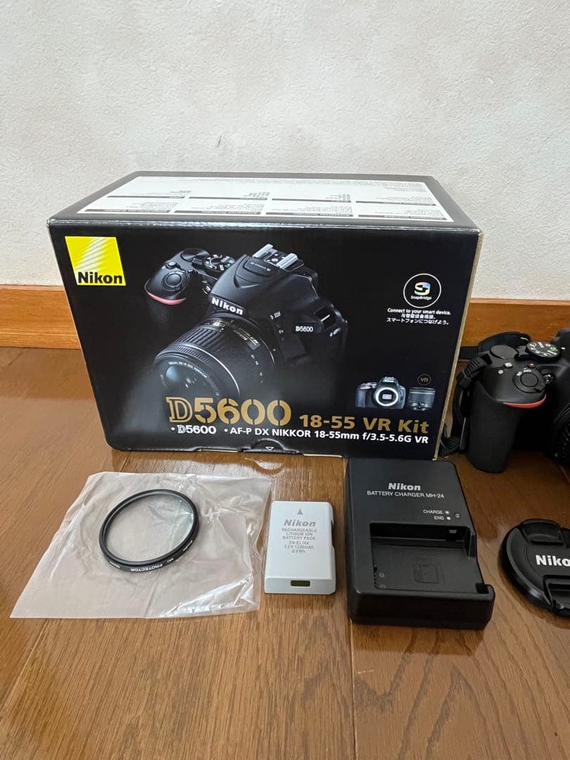 Nikon D5600 デジタル一眼レフカメラ 18-55mmレンズ付き
