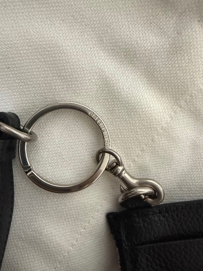 バレンシアガ キャッシュ ネックストラップ付きカードケース