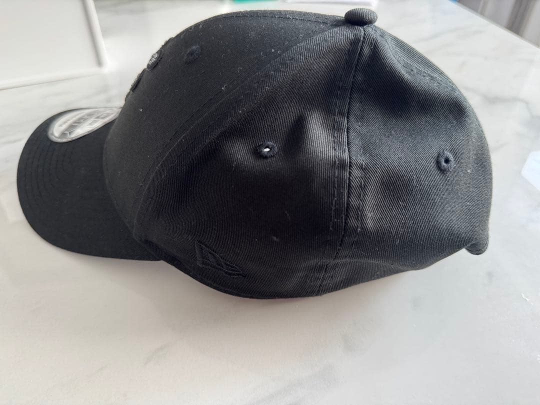 ブラック ストーン付き ベースボールキャップ