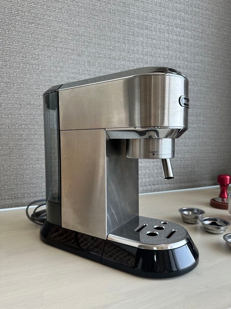 デロンギ デディカ エスプレッソマシン EC680