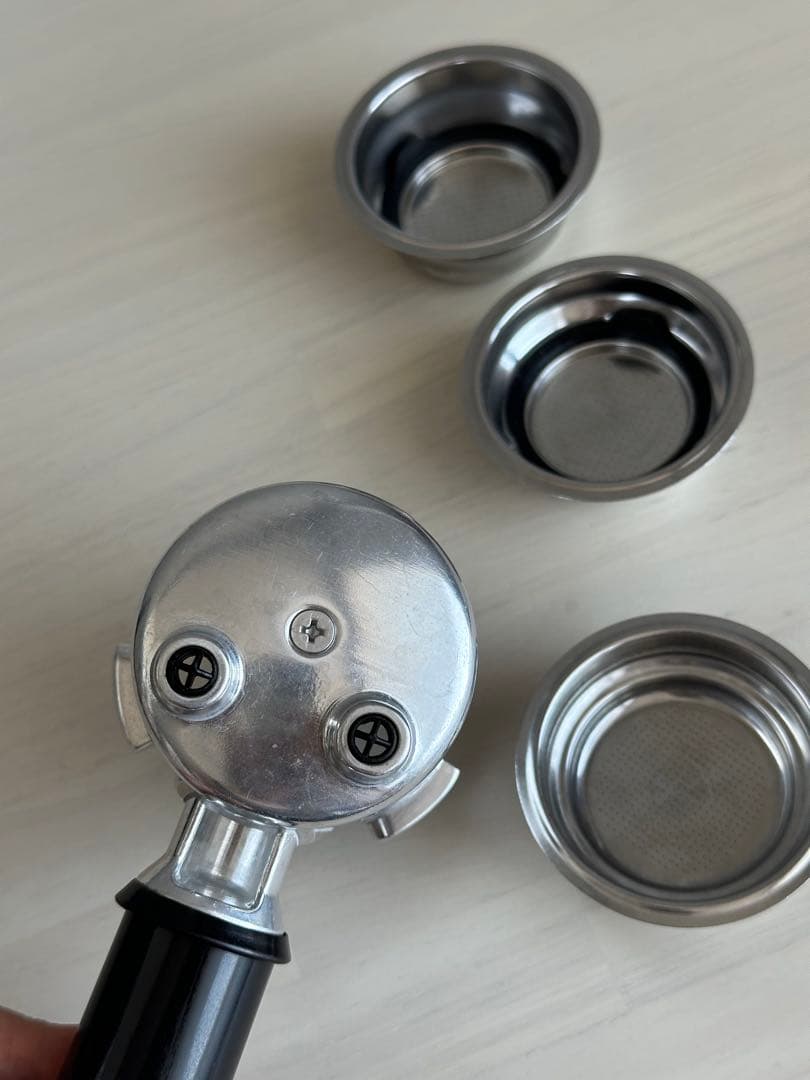 デロンギ デディカ エスプレッソマシン EC680