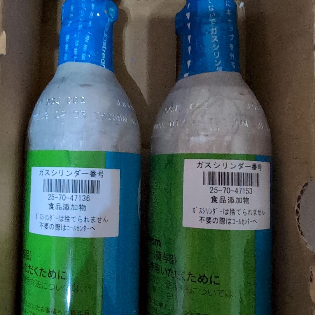 sodastream 卓上炭酸水メーカー　 60L新品ボンベ2本　ボトル2本付き