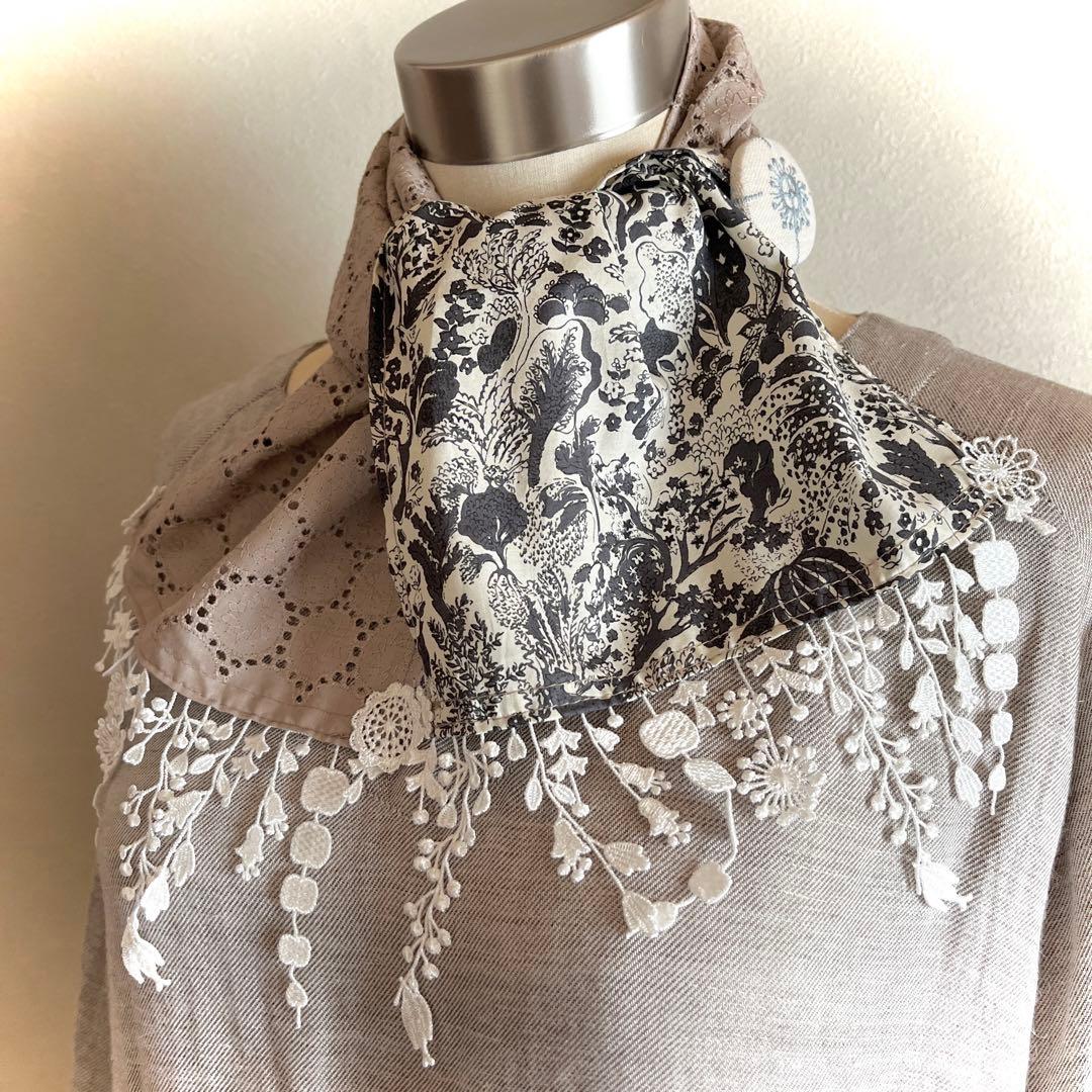 ワンちゃん☆ ミナペルホネンanemoneブローチとサークルレースストール