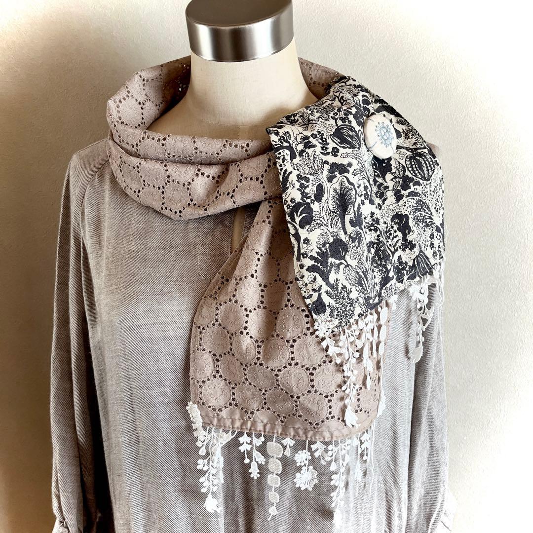 ワンちゃん☆ ミナペルホネンanemoneブローチとサークルレースストール