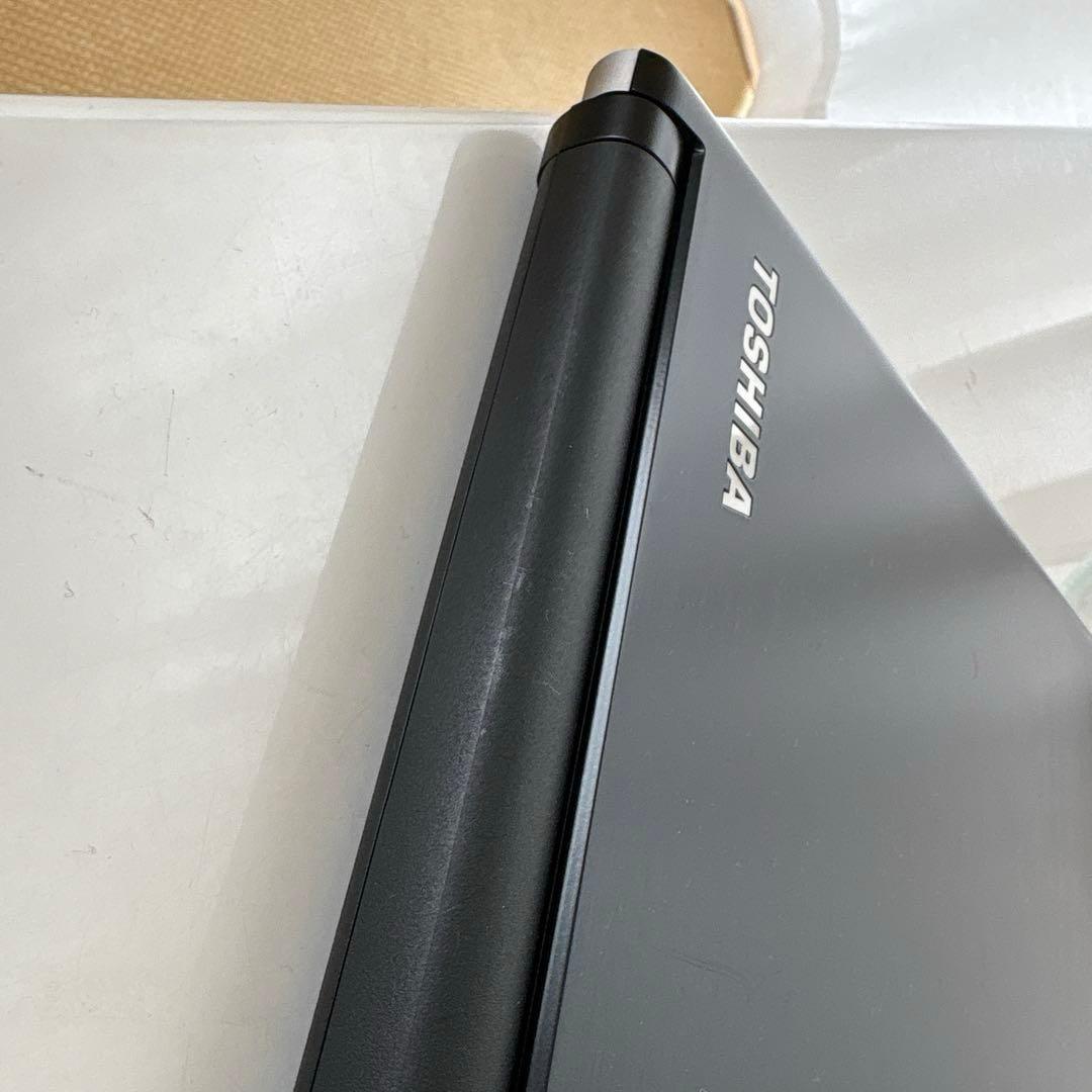 東芝DynaBook 13.3インチ i5-7200U/8GB/238GB