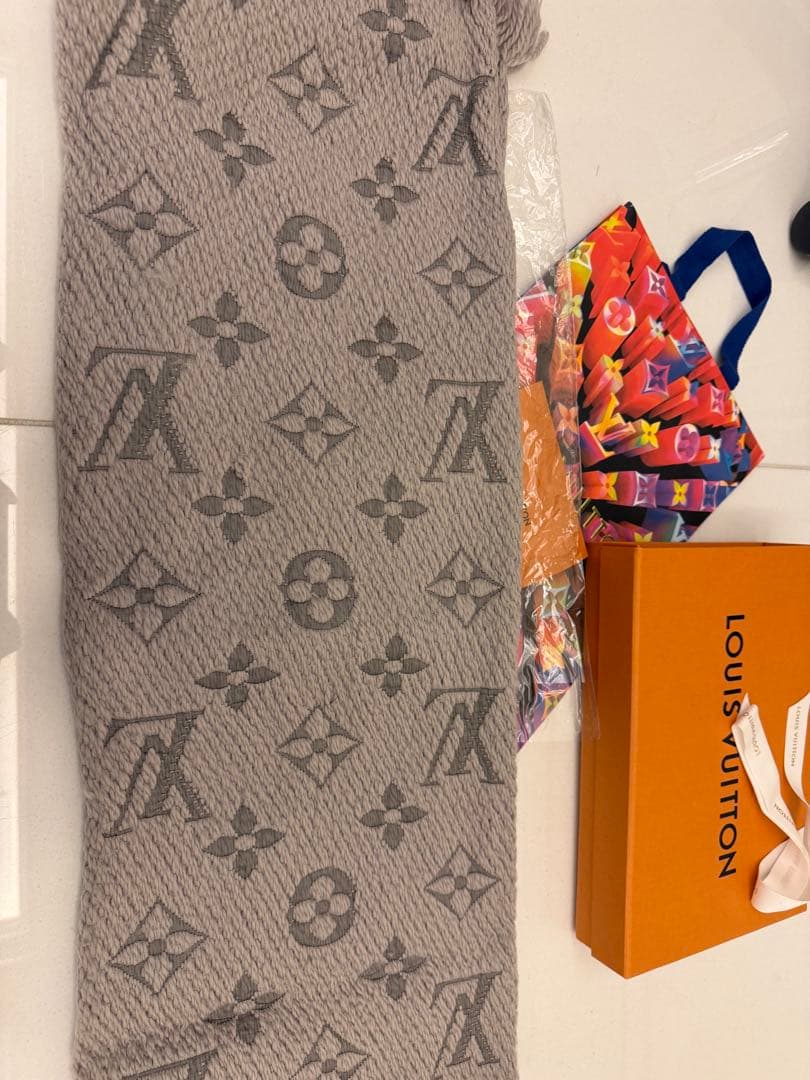 Louis Vuitton グレー マフラー フリンジ付き