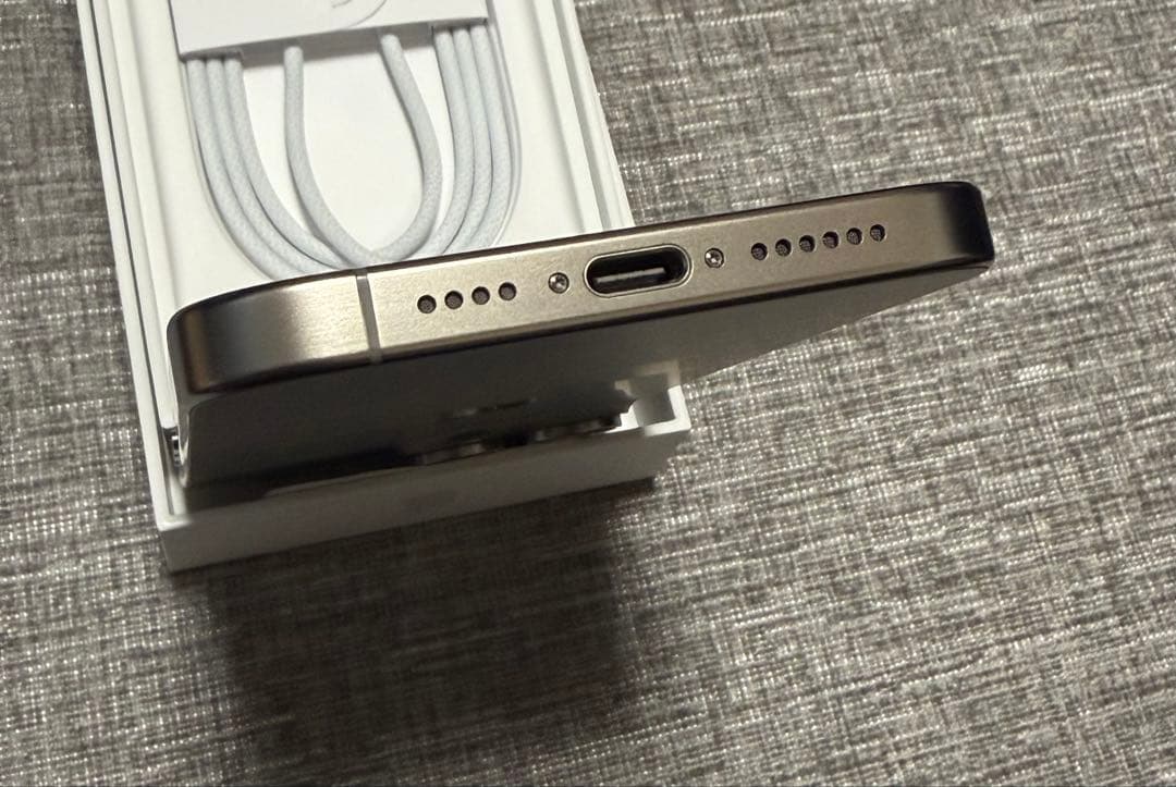 【美品】Apple iPhone 15 Pro Max 256GB ナチュラル