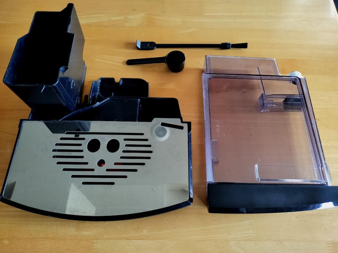 デロンギ マグニフィカ 全自動コーヒーマシン ESAM04110BH 美品