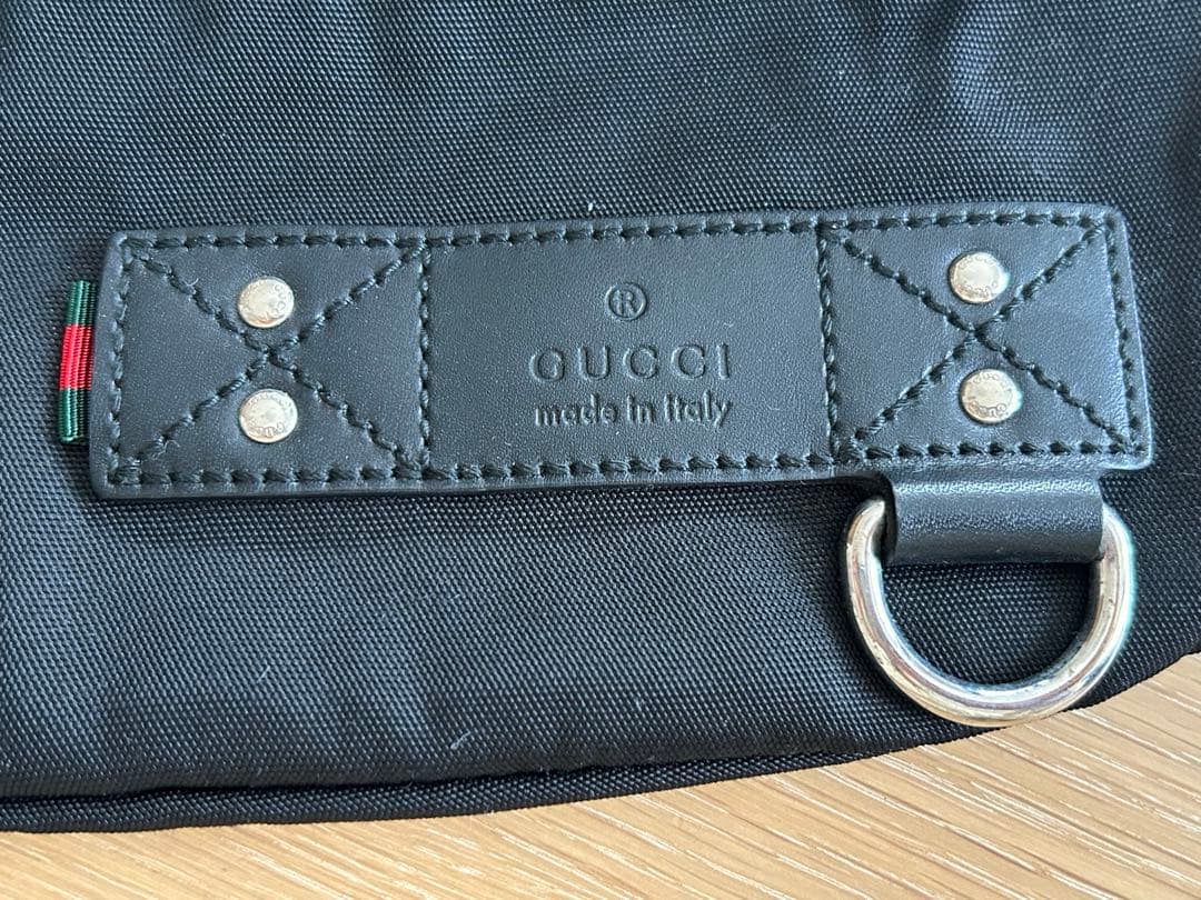 GUCCI ブラック ボディバッグ