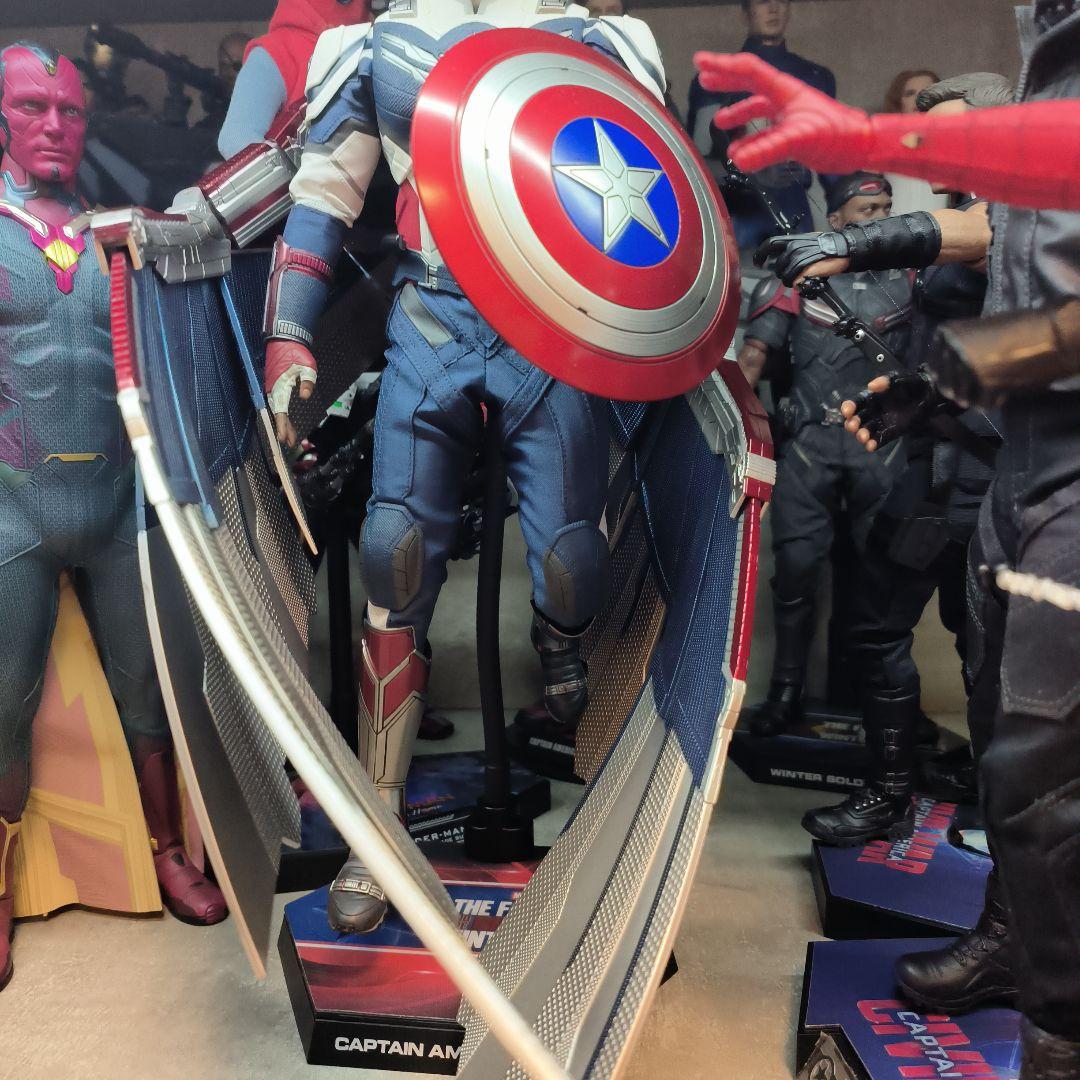 ホットトイズ マーベル　キャプテンアメリカ　サムウィルソン