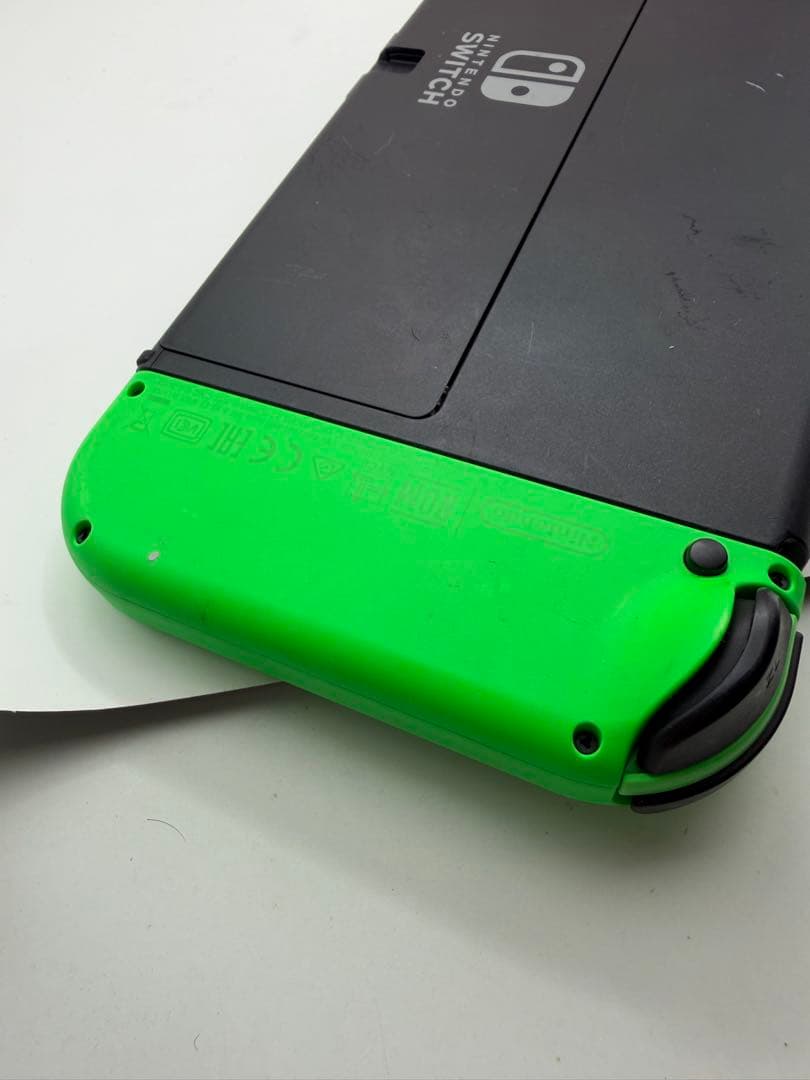 d*3様 Nintendo Switch 本体 グリーンとレッドジョイコン