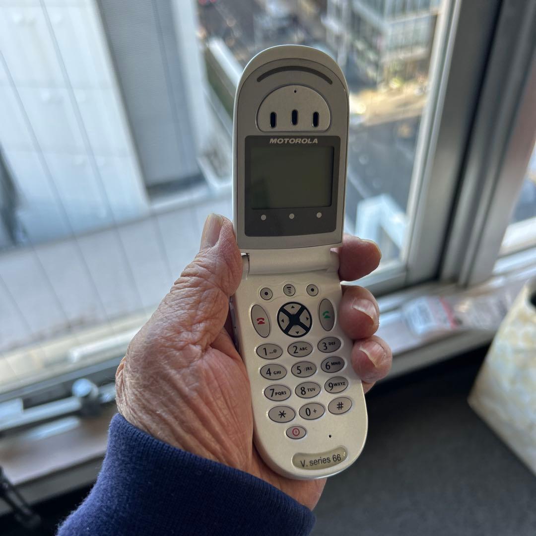 MOTOROLA V series 66 携帯電話本体