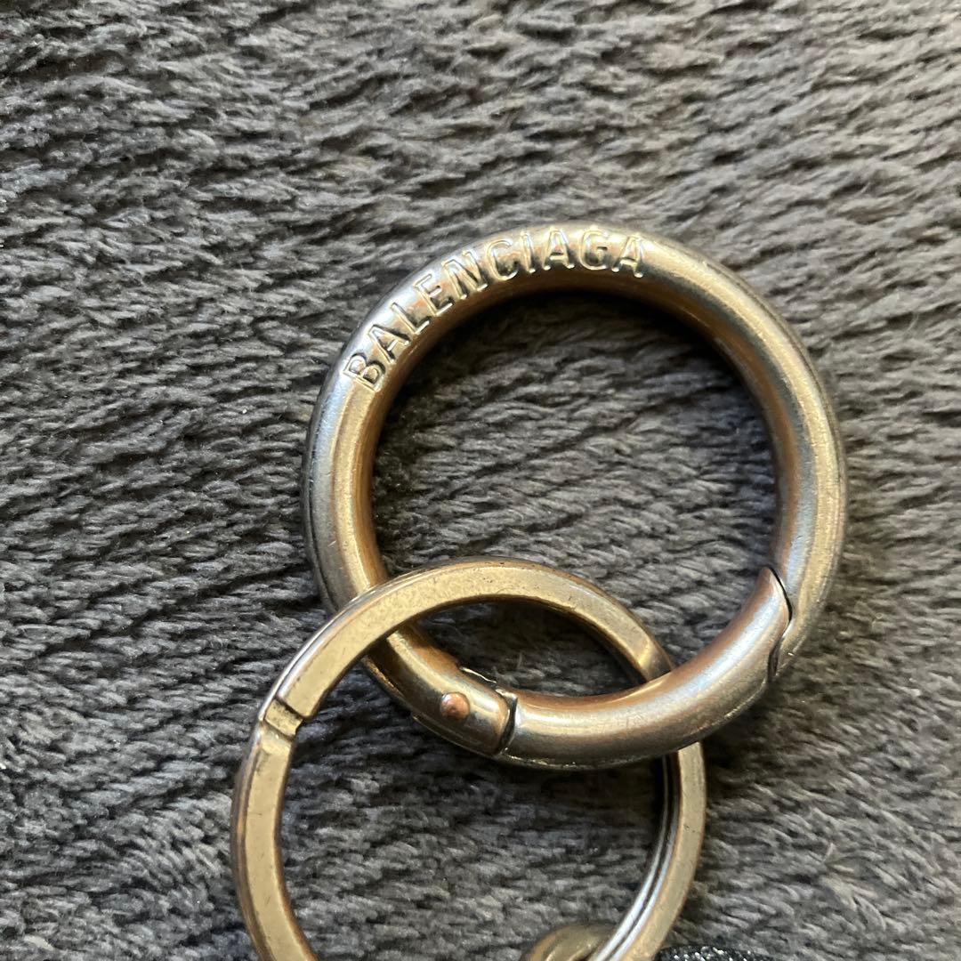 バレンシアガ　キーホルダー　ストラップ　ラメ　黒　0704