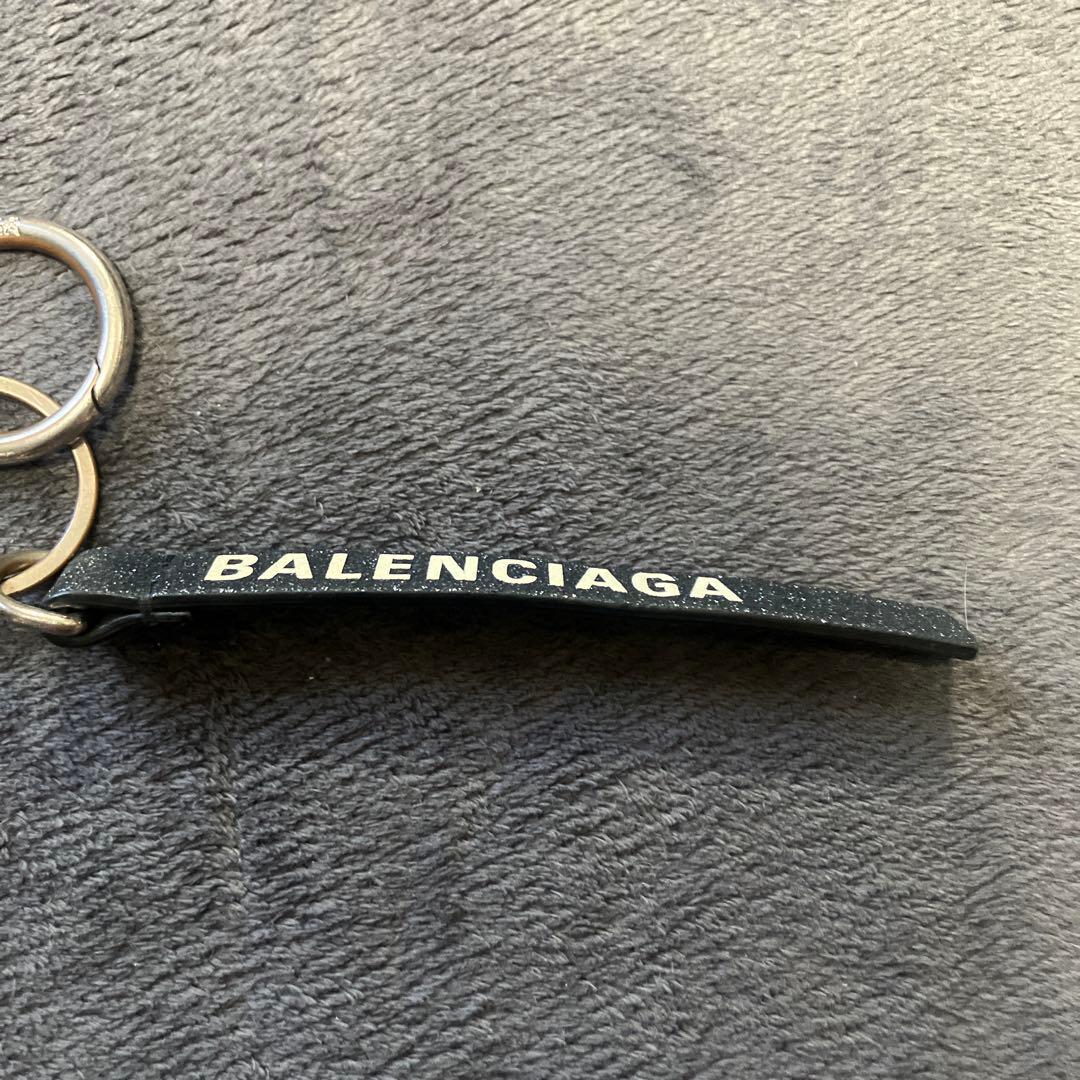 バレンシアガ　キーホルダー　ストラップ　ラメ　黒　0704