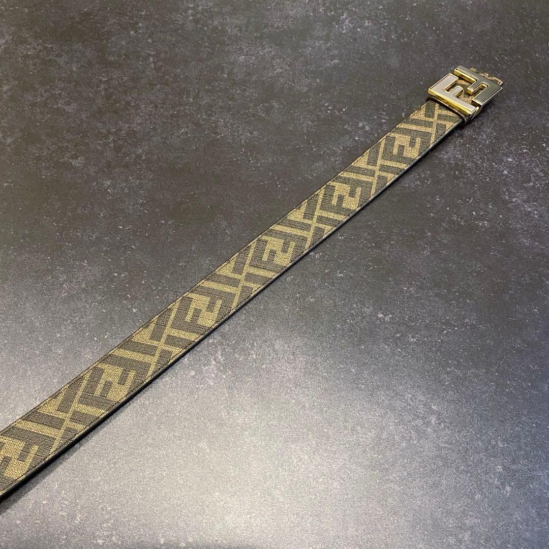 美品　フェンディ　FENDI　ベルト　レザー　ズッカ柄　FFバックル　イタリア製
