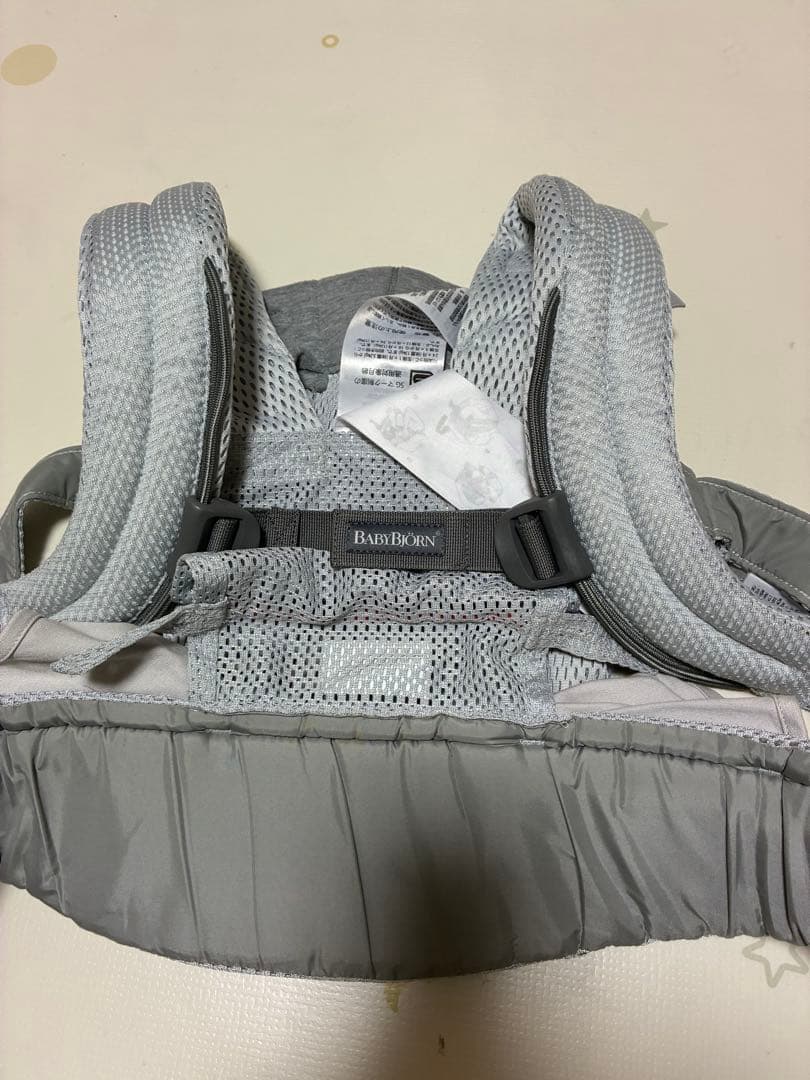BABYBJÖRN メッシュ抱っこ紐 グレー　ハーモニー