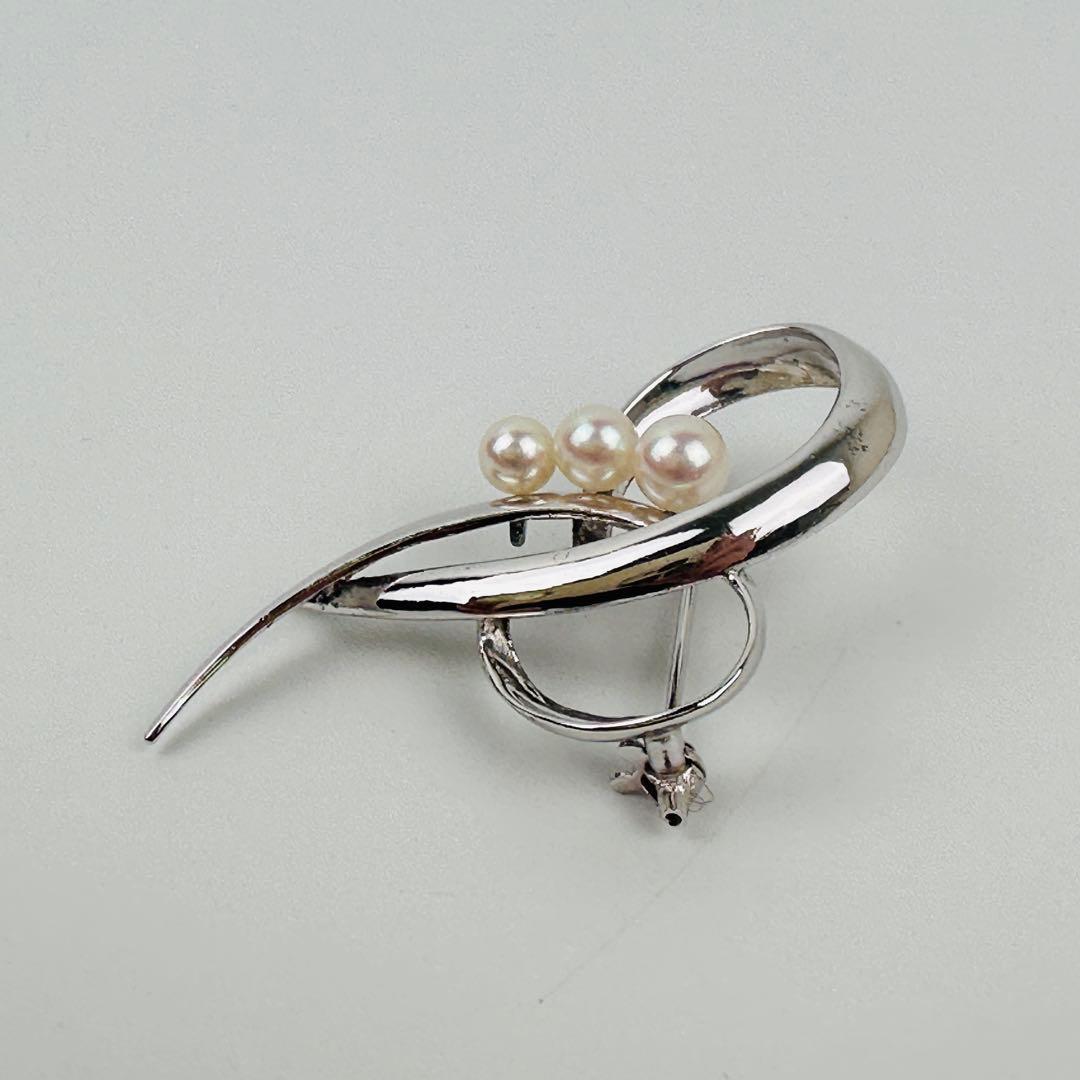 タサキ パール付きシルバーブローチ　コサージュ　アクセサリー　ロゴ