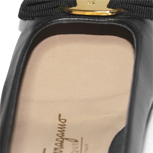 N*i様 Ferragamo ヴァラ リボン パンプス 黒 5C ヒール3.5c