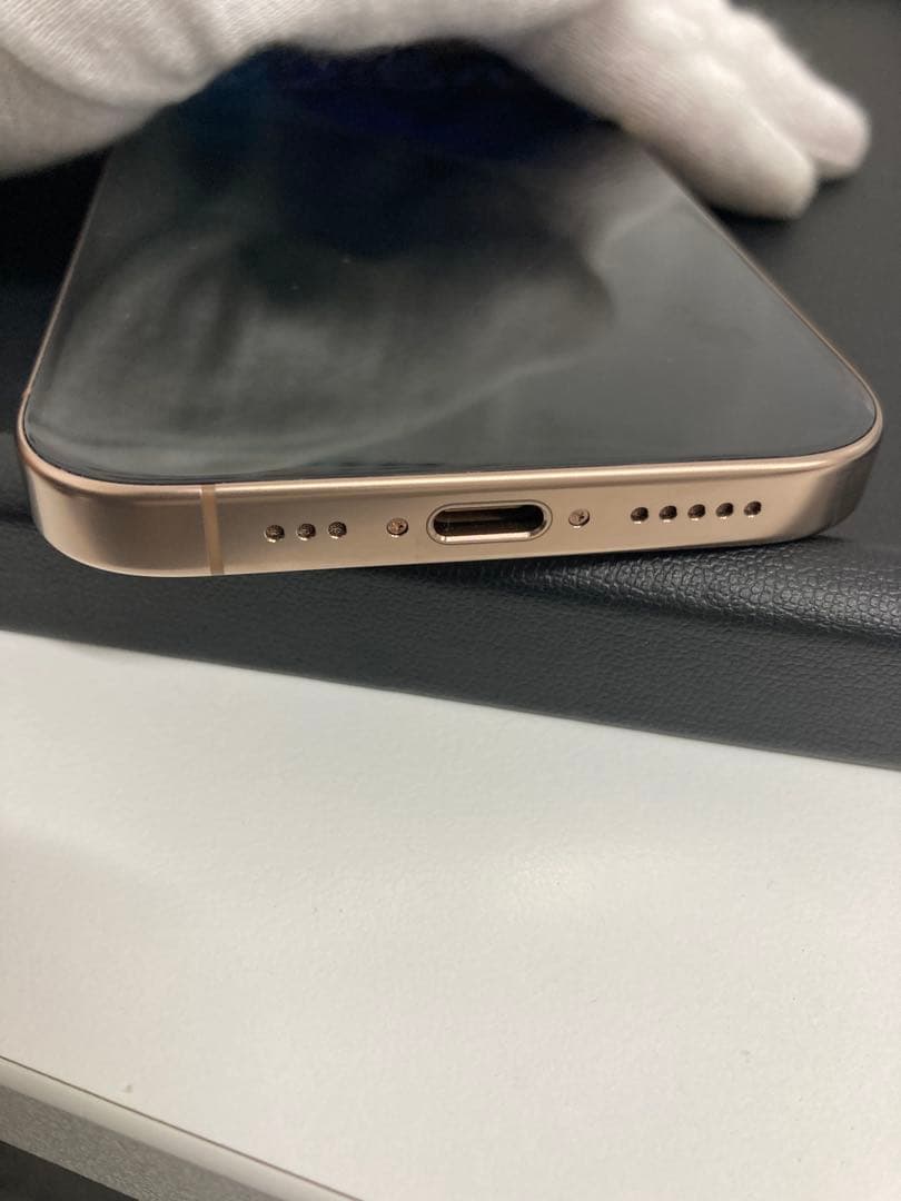 極美品　iPhone 16 Pro 256GB SIMフリー