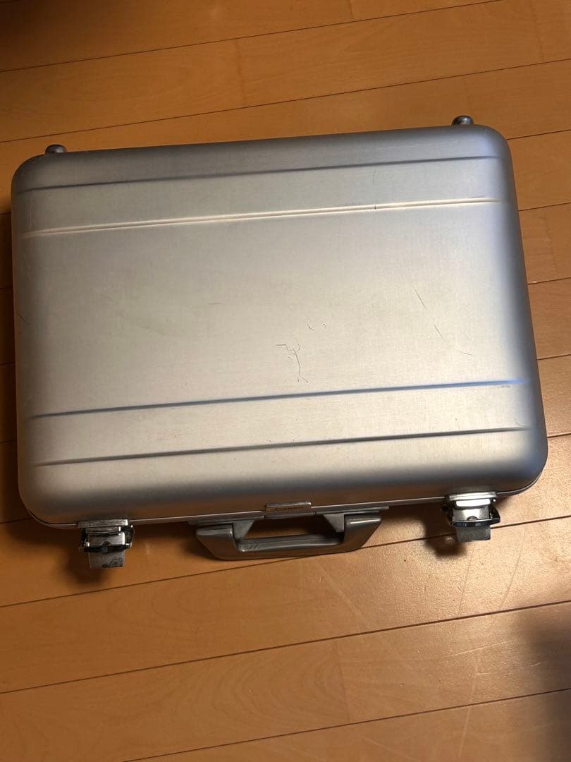 Canon アルミ アタッシュケースとカメラ6個