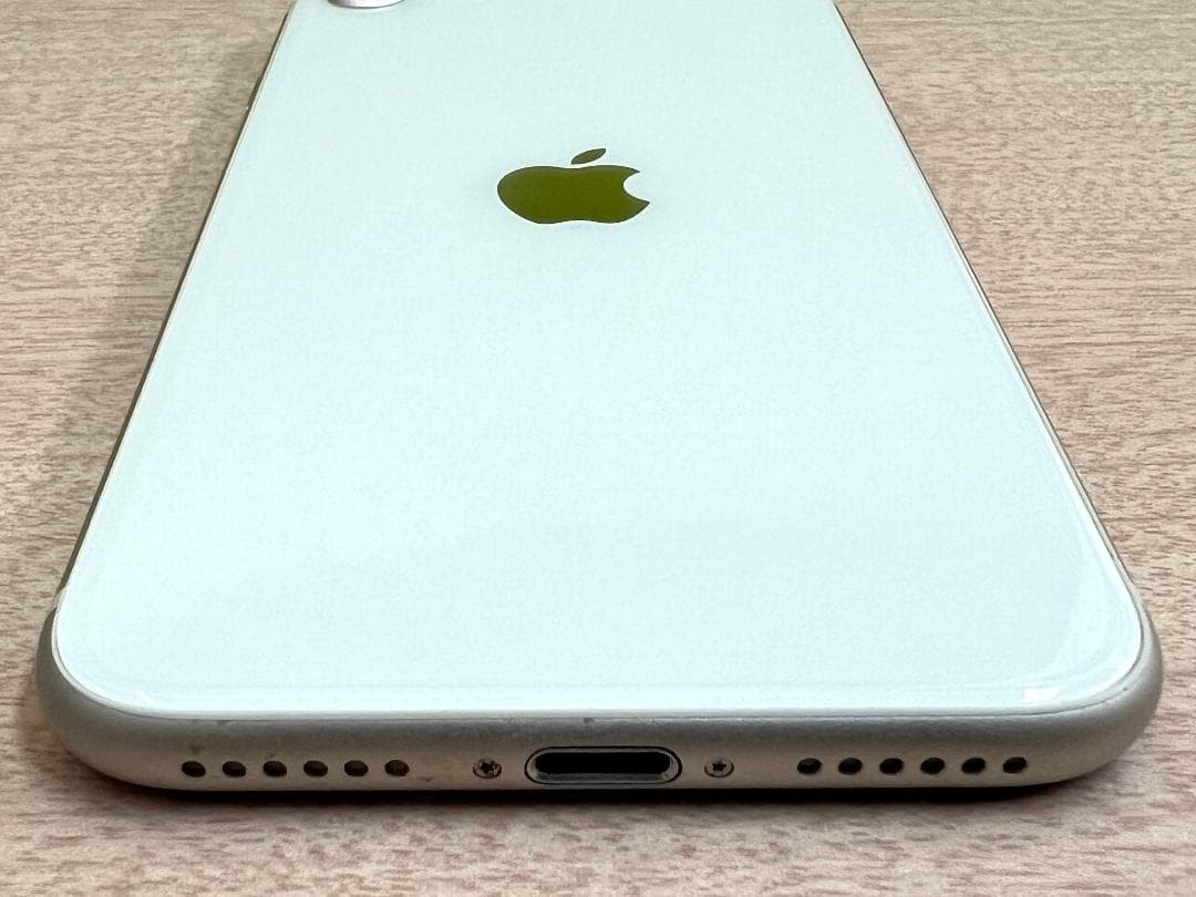 【美品】iPhone SE3 第3世代 64GB スターライト バッテリー96%