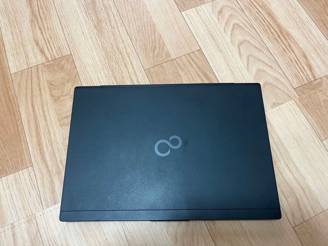 富士通　LIFEBOOK FMVU2604　軽量ノートパソコン 訳あり