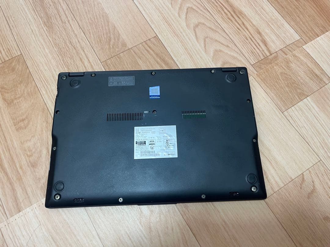 富士通　LIFEBOOK FMVU2604　軽量ノートパソコン 訳あり
