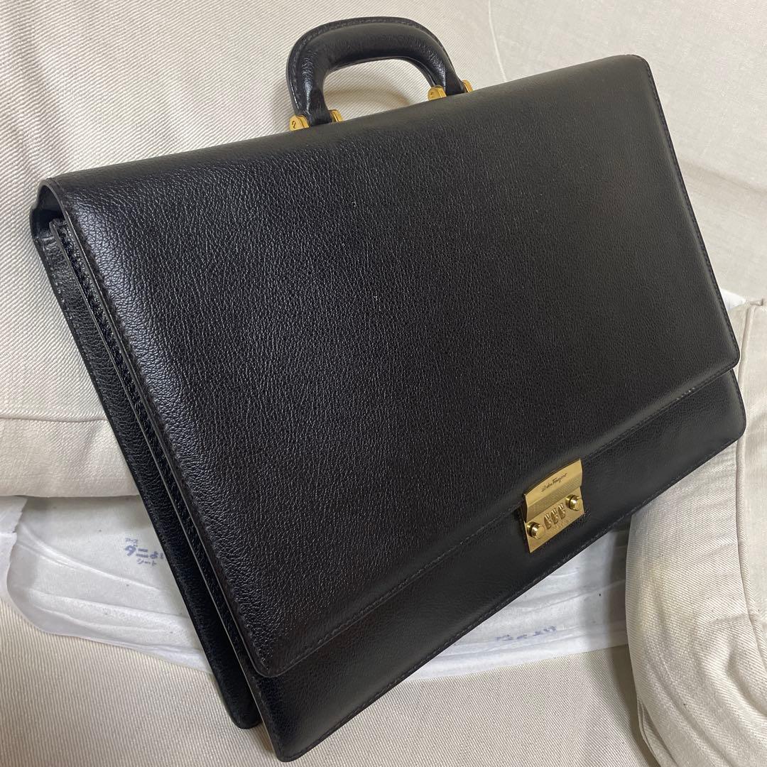 【即日発送】　サルヴァトーレ フェラガモ　ブラック レザー ブリーフケース