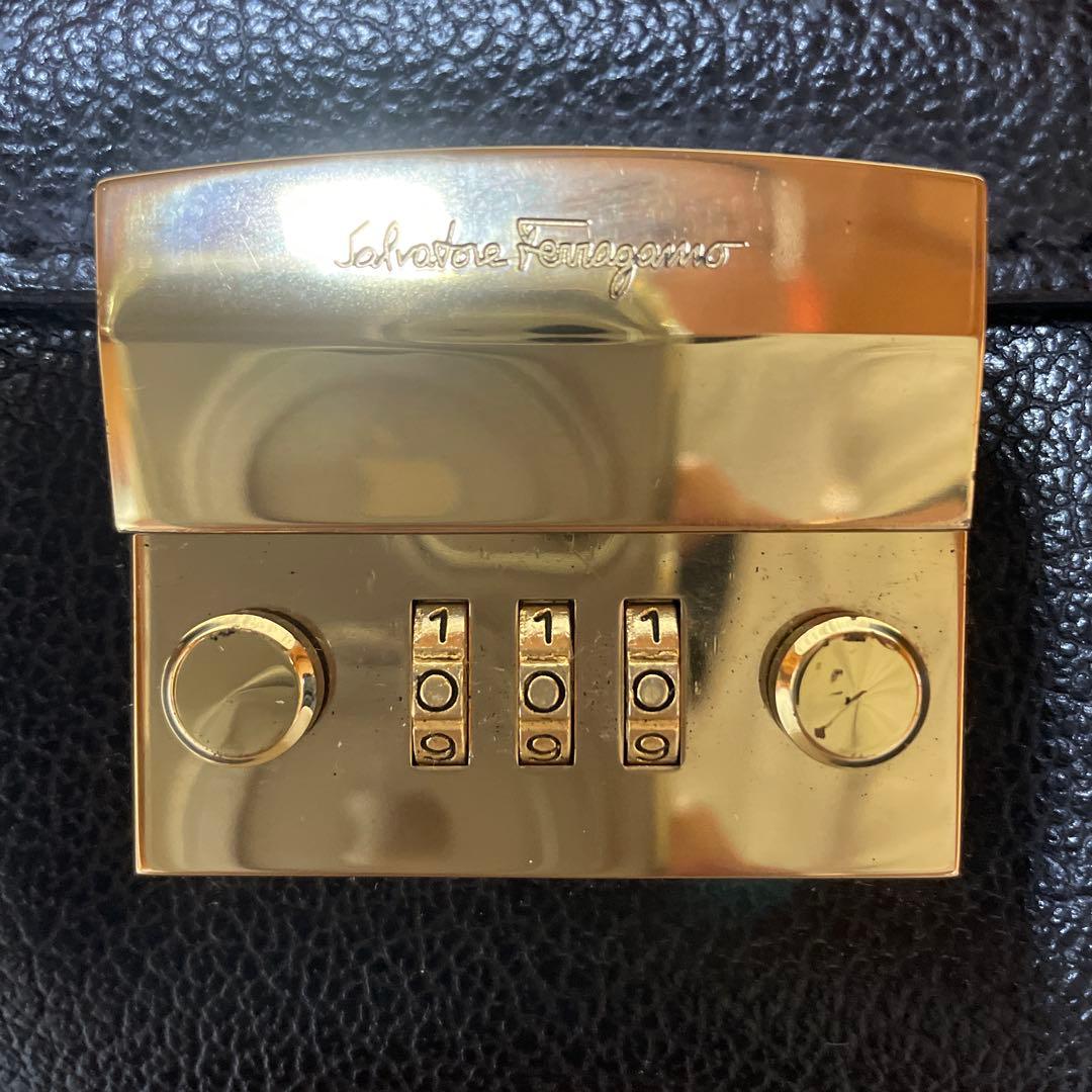 【即日発送】　サルヴァトーレ フェラガモ　ブラック レザー ブリーフケース