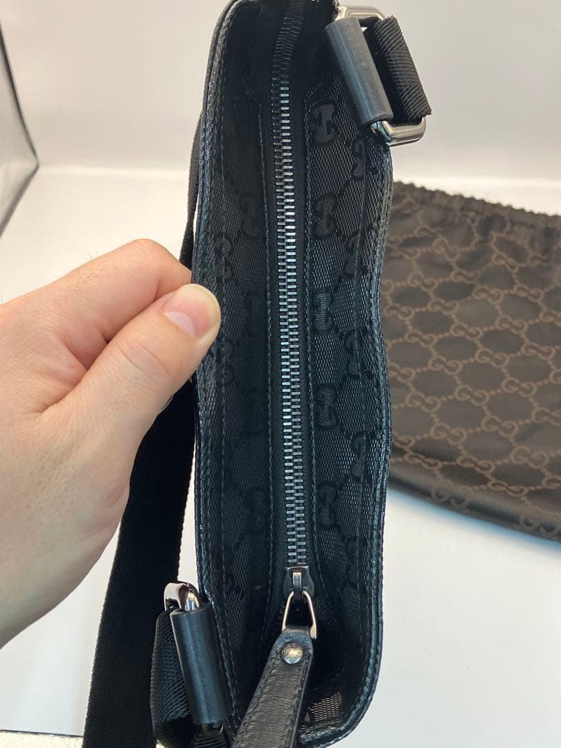 GUCCI ブラックナイロンショルダーバッグ　Y