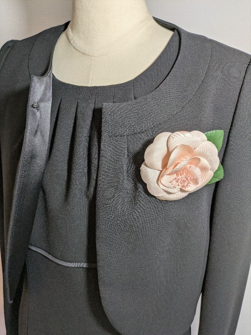 CHANEL シャネル　カメリアブローチ ピンク＆グリーン　箱付き