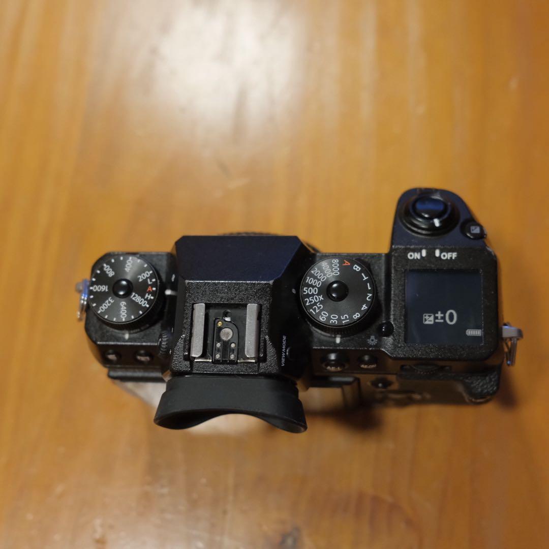 Fujifilm X-H1 ミラーレスカメラ 本体　縦位置グリップ