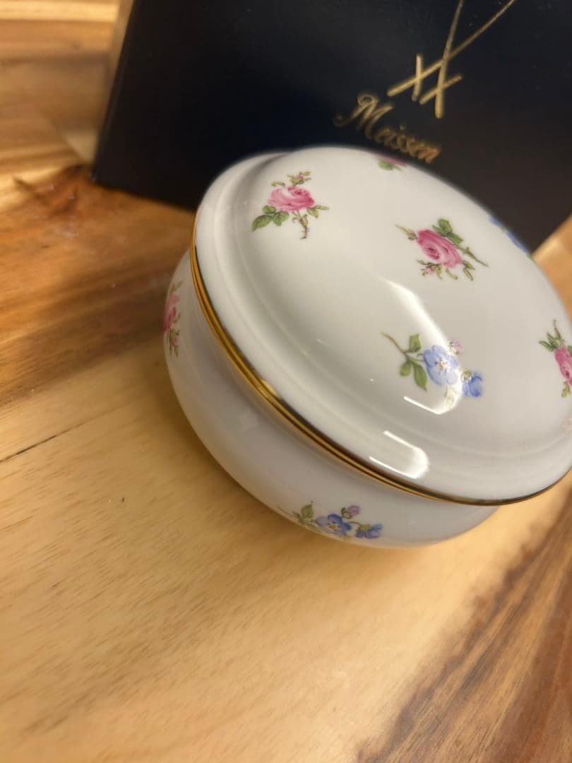 未使用　Meissen 花柄 磁器ボックス　５１３