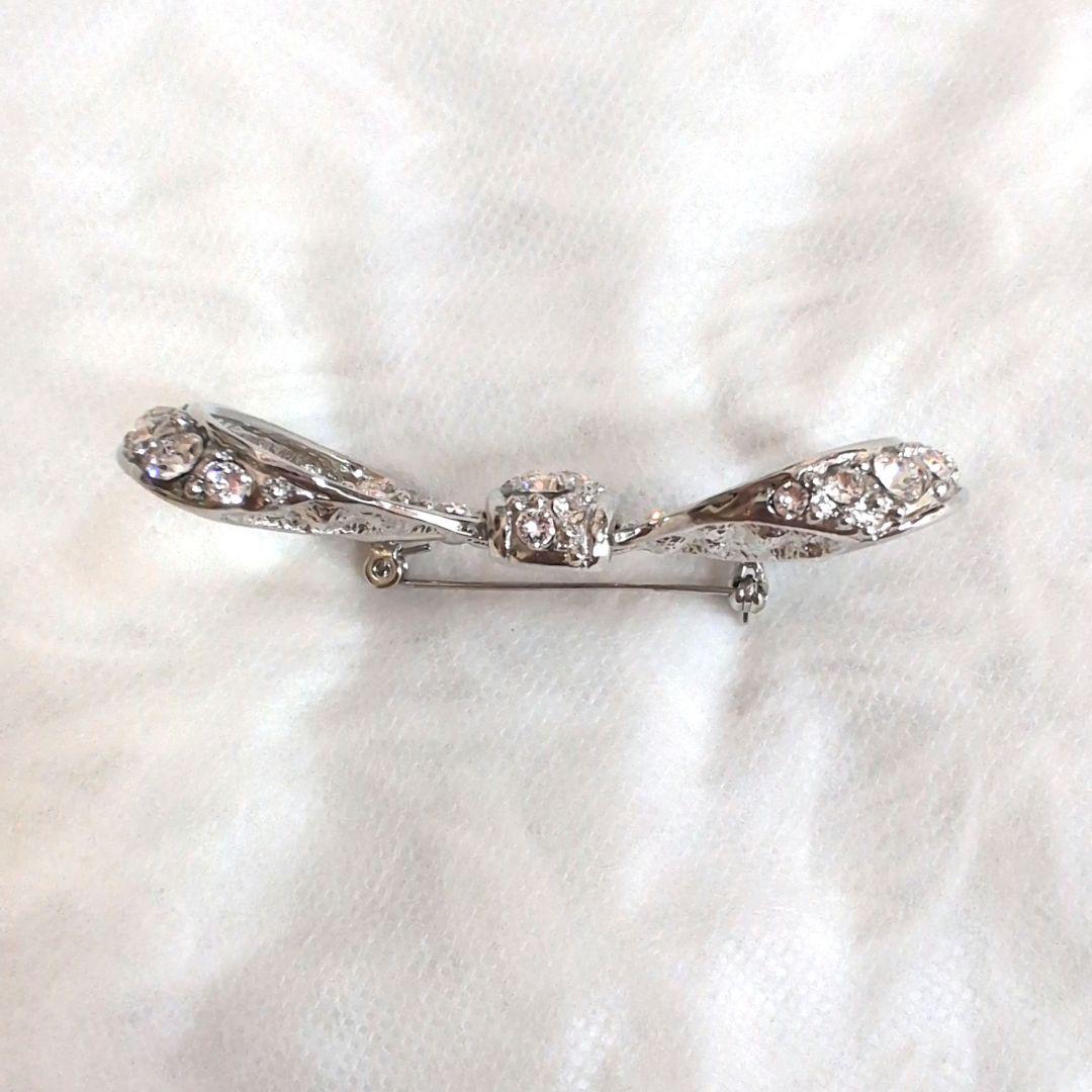 未使用級✨ルネ リボンモチーフブローチ クリスタルビジュー シルバー