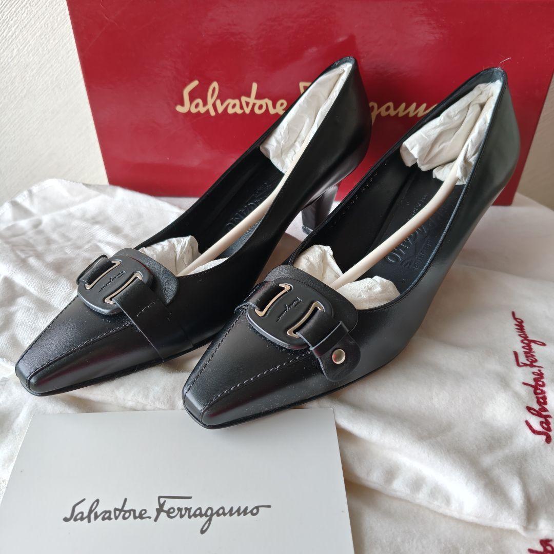 未使用品級 Salvatore Ferragamo ブラックレザー パンプス