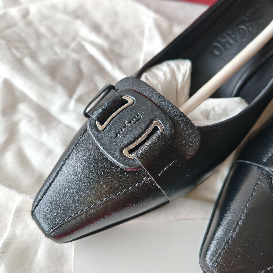 未使用品級 Salvatore Ferragamo ブラックレザー パンプス